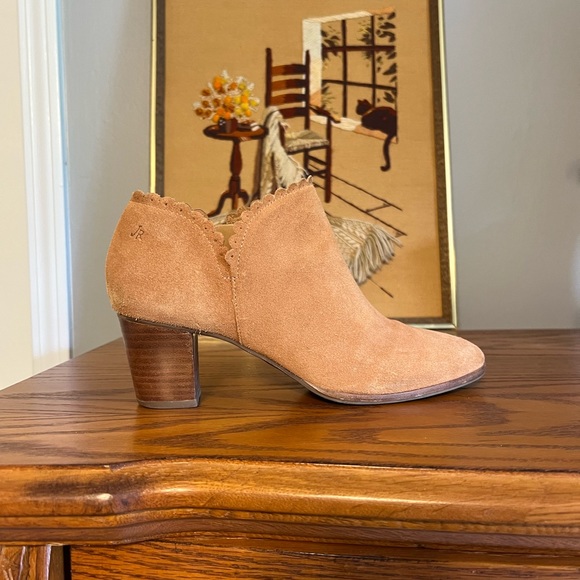 Jack rogers Marianne suede brown bootie boot 9M scalloped heel - Picture 12 of 13